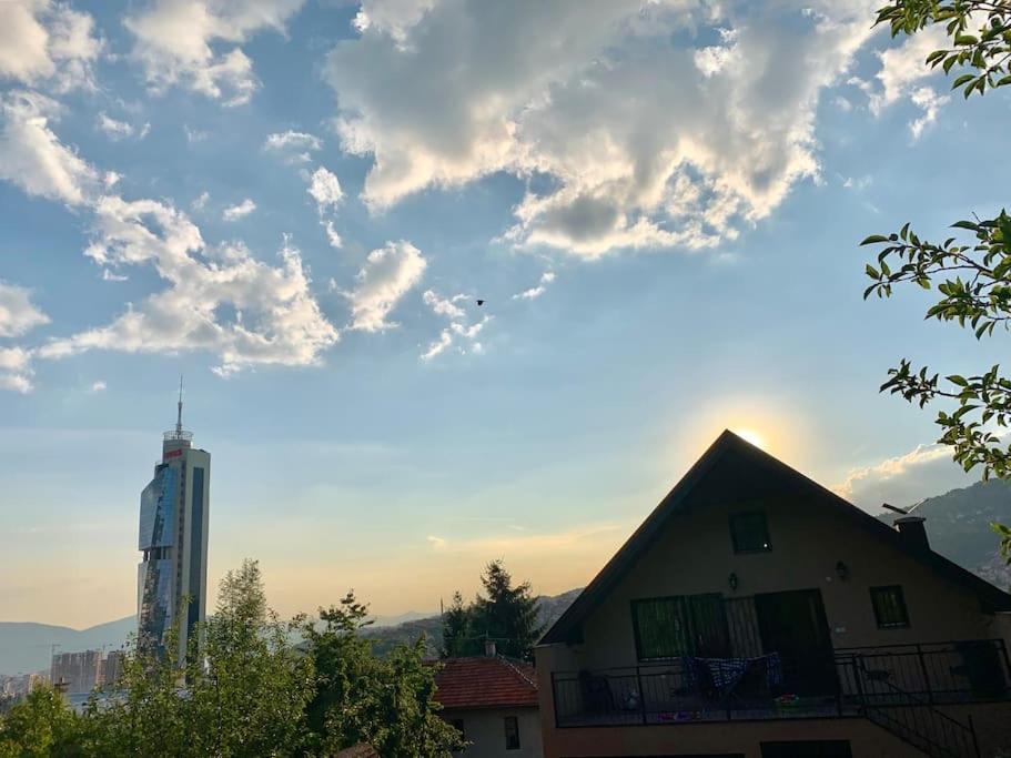 Quiet & Cosy Hillside Hideway Near Bus & Train St Apartament