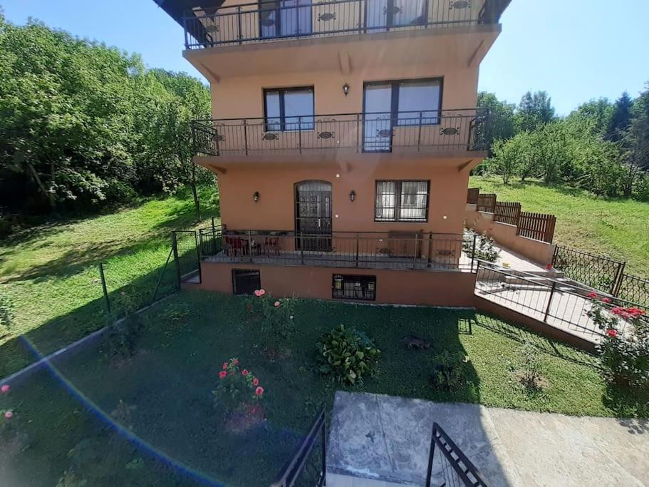 Quiet & Cosy Hillside Hideway Near Bus & Train St Sarajewo